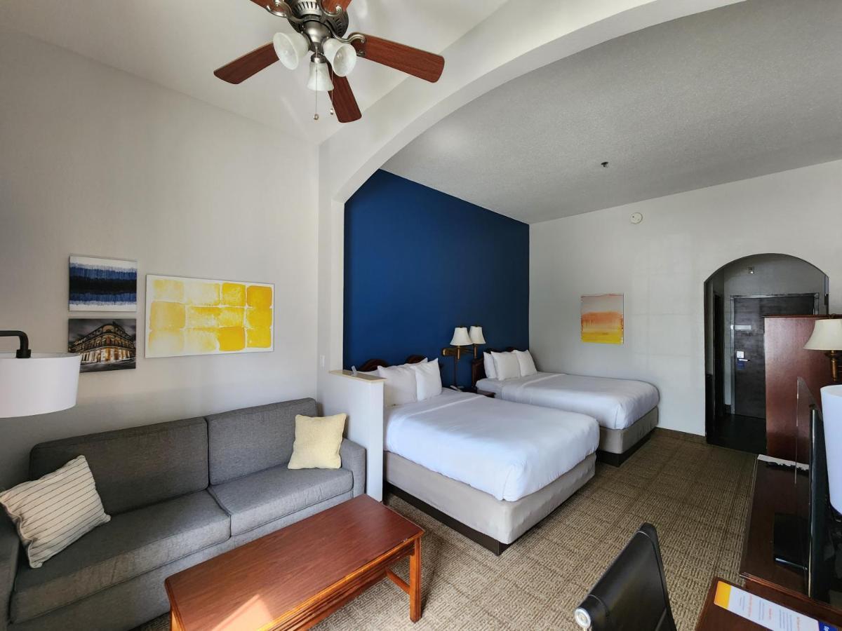 Comfort Suites New Orleans East Екстер'єр фото