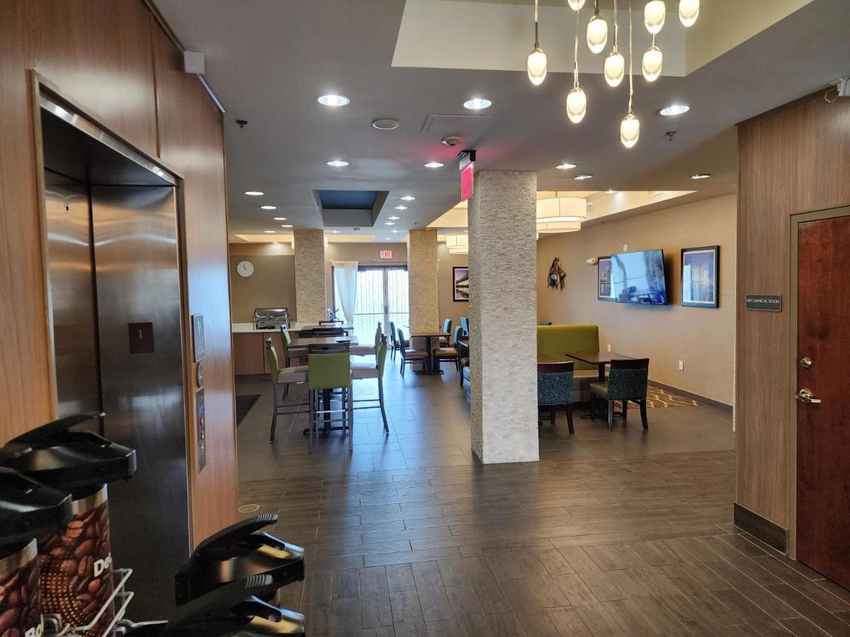 Comfort Suites New Orleans East Екстер'єр фото