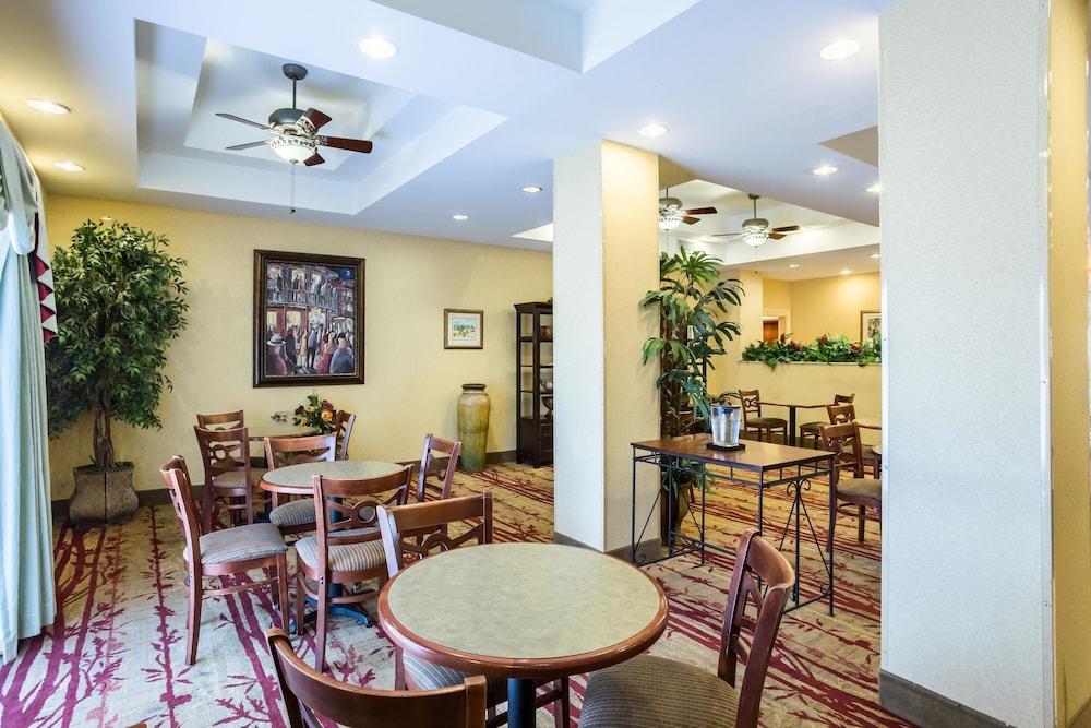 Comfort Suites New Orleans East Екстер'єр фото