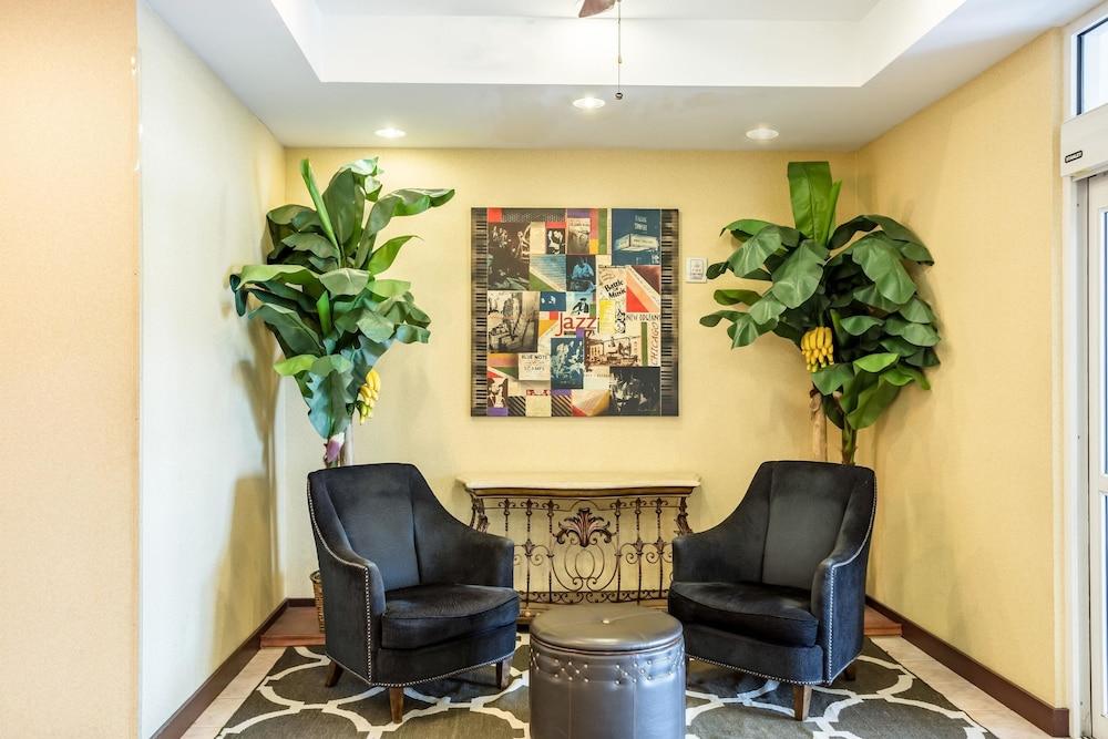 Comfort Suites New Orleans East Екстер'єр фото