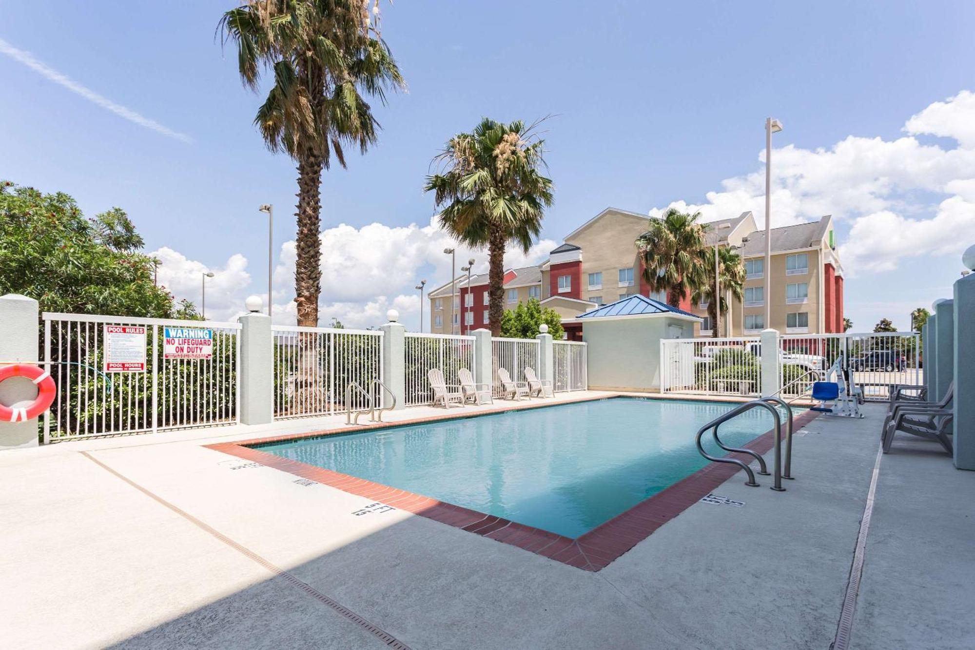 Comfort Suites New Orleans East Екстер'єр фото