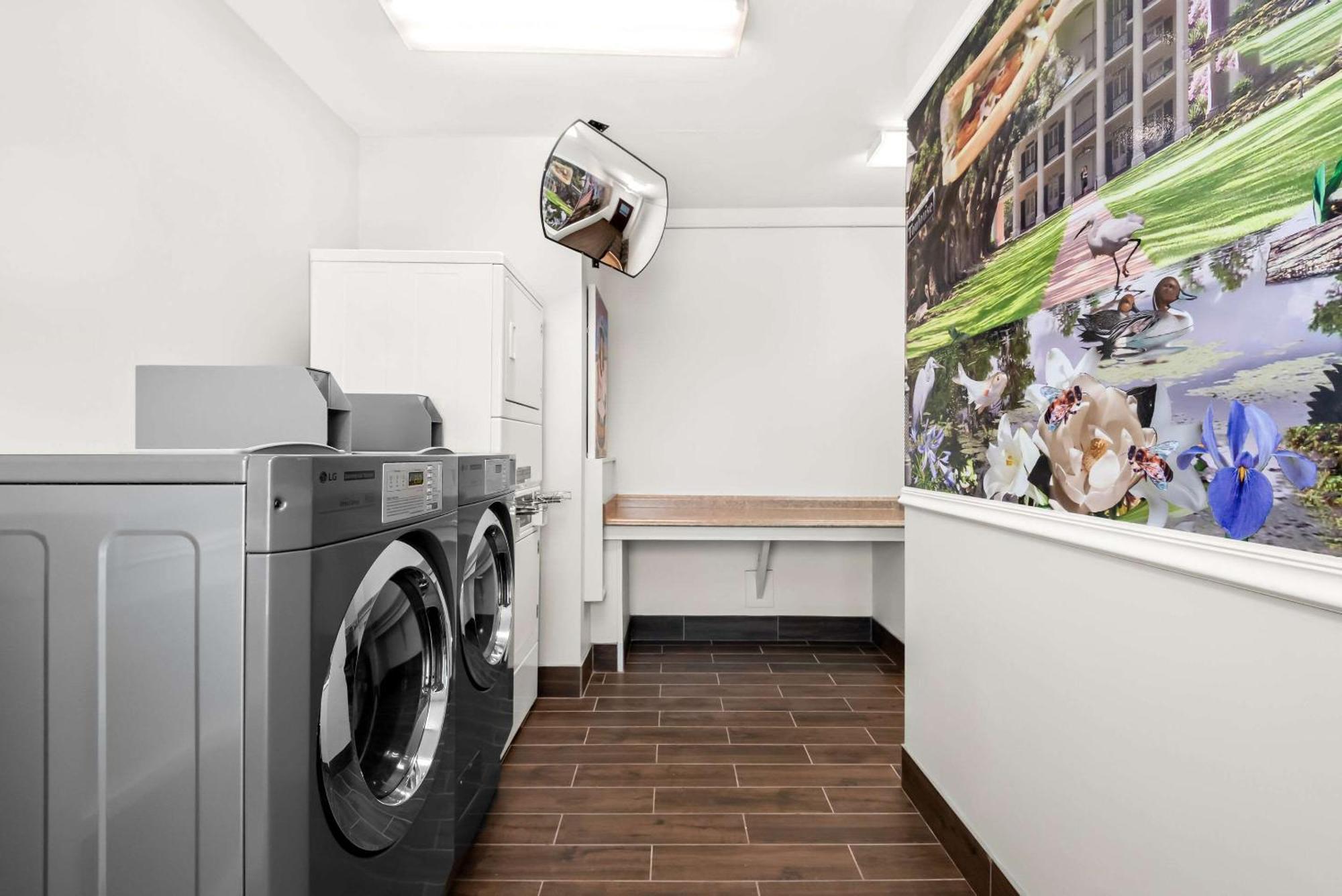 Comfort Suites New Orleans East Екстер'єр фото