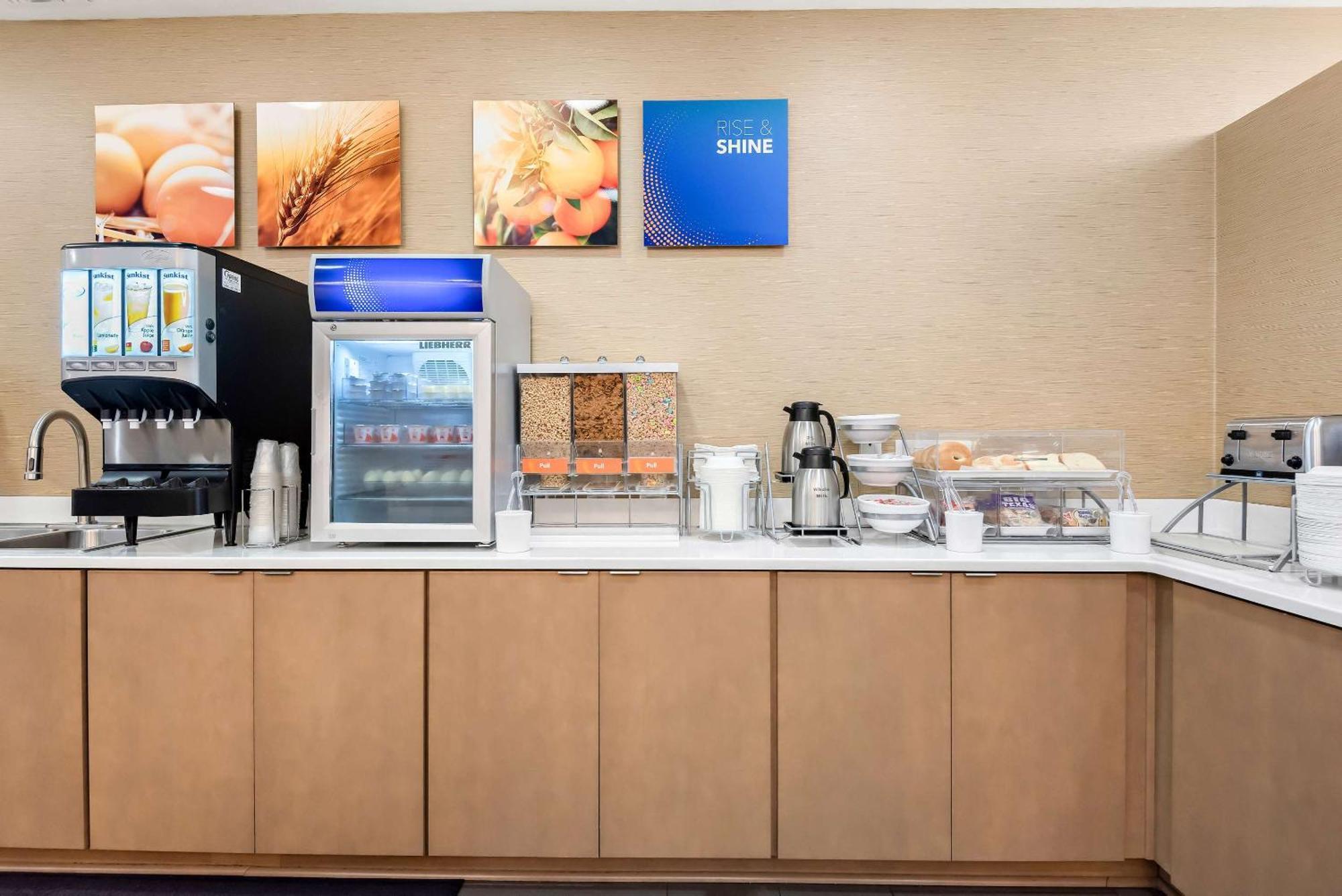 Comfort Suites New Orleans East Екстер'єр фото