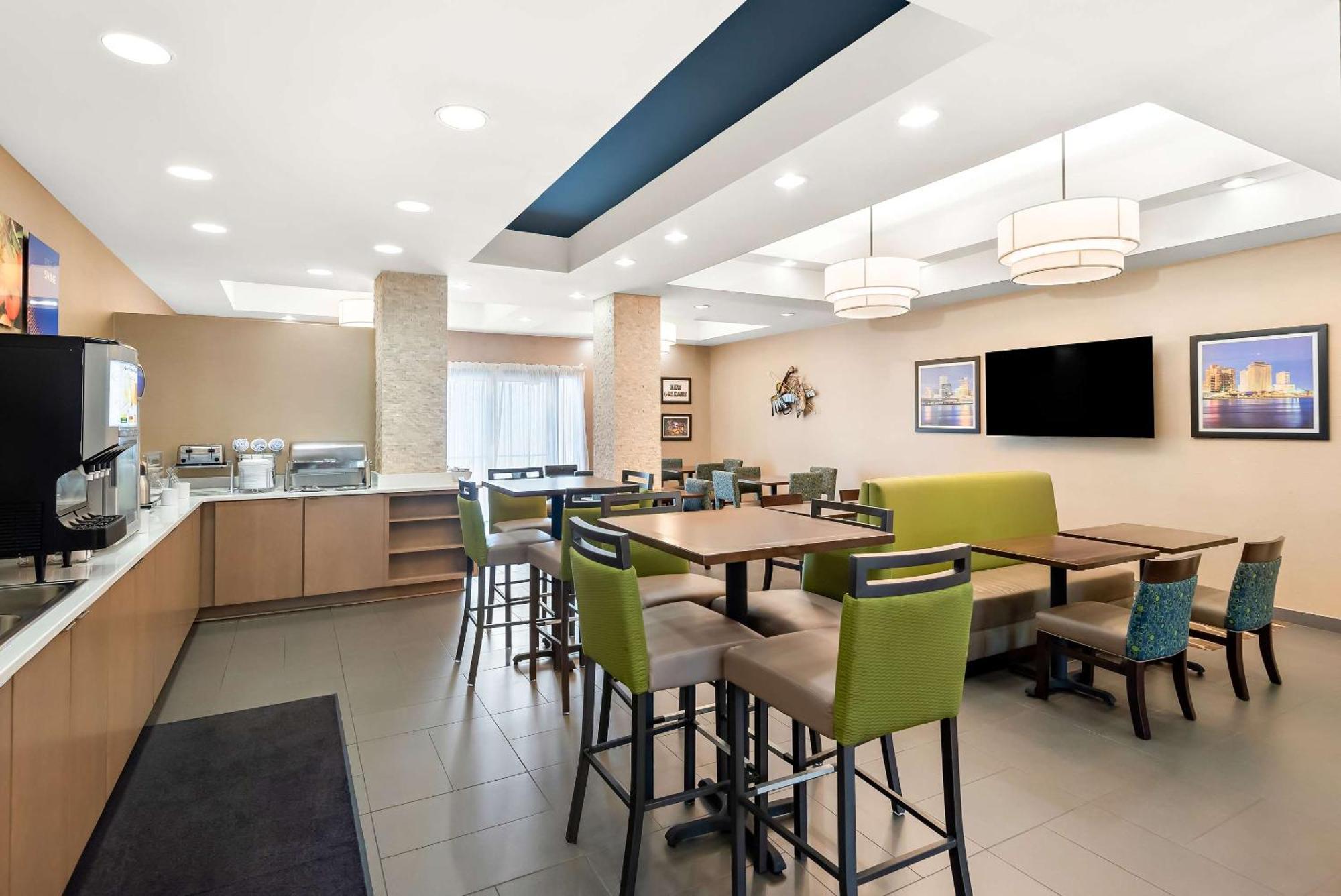 Comfort Suites New Orleans East Екстер'єр фото