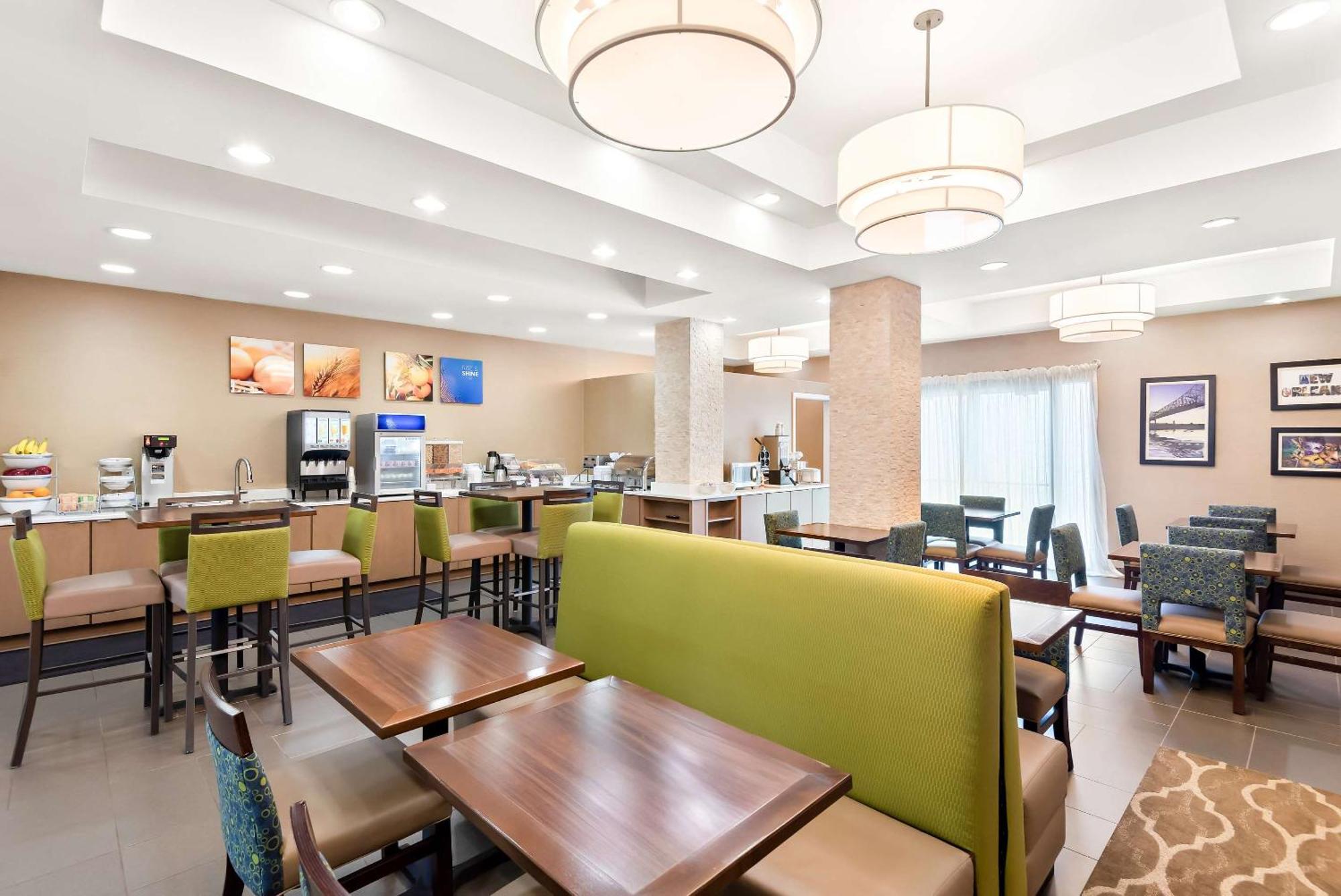 Comfort Suites New Orleans East Екстер'єр фото