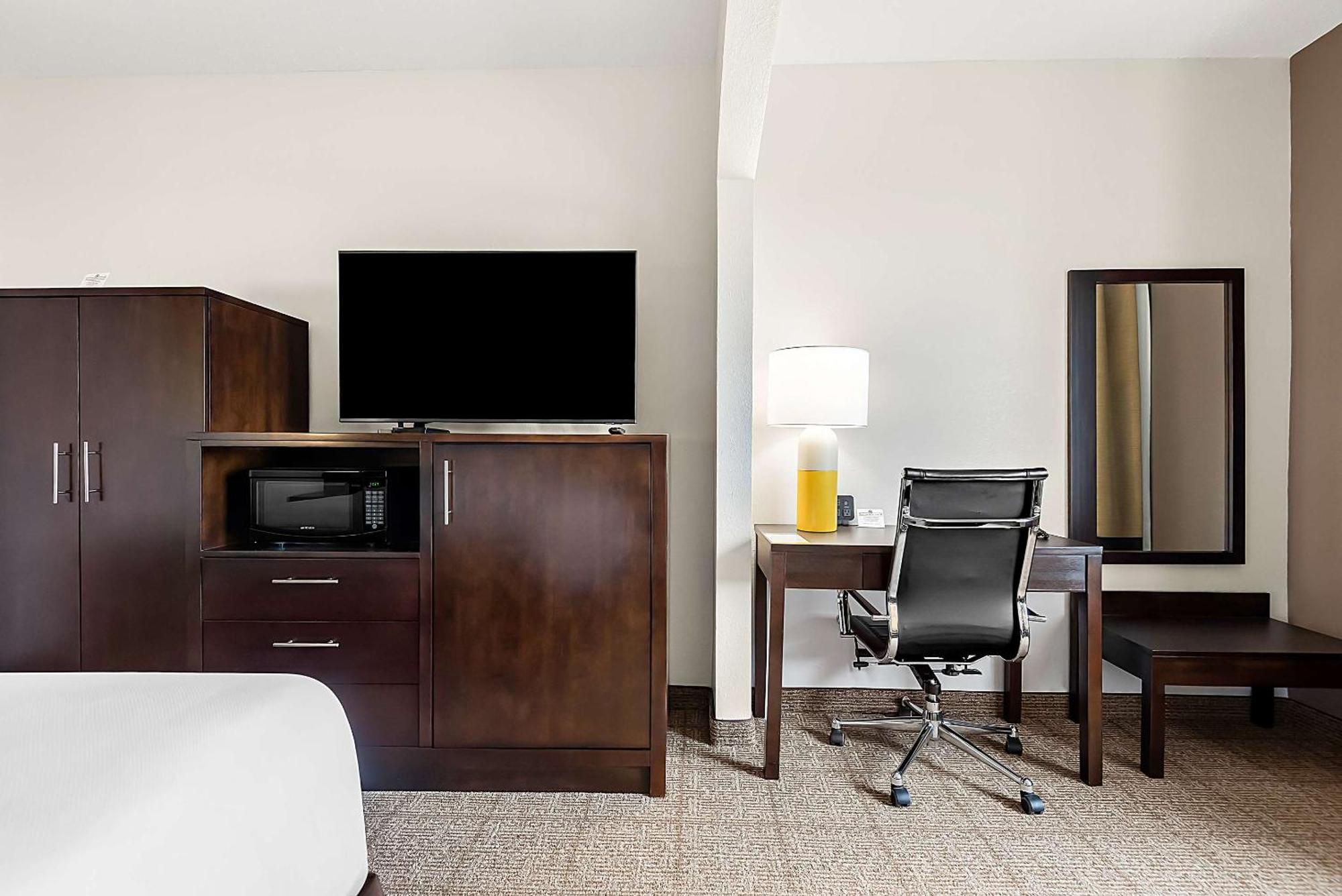 Comfort Suites New Orleans East Екстер'єр фото