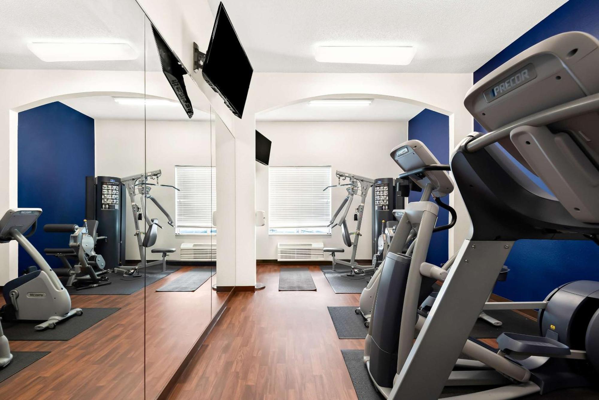 Comfort Suites New Orleans East Екстер'єр фото