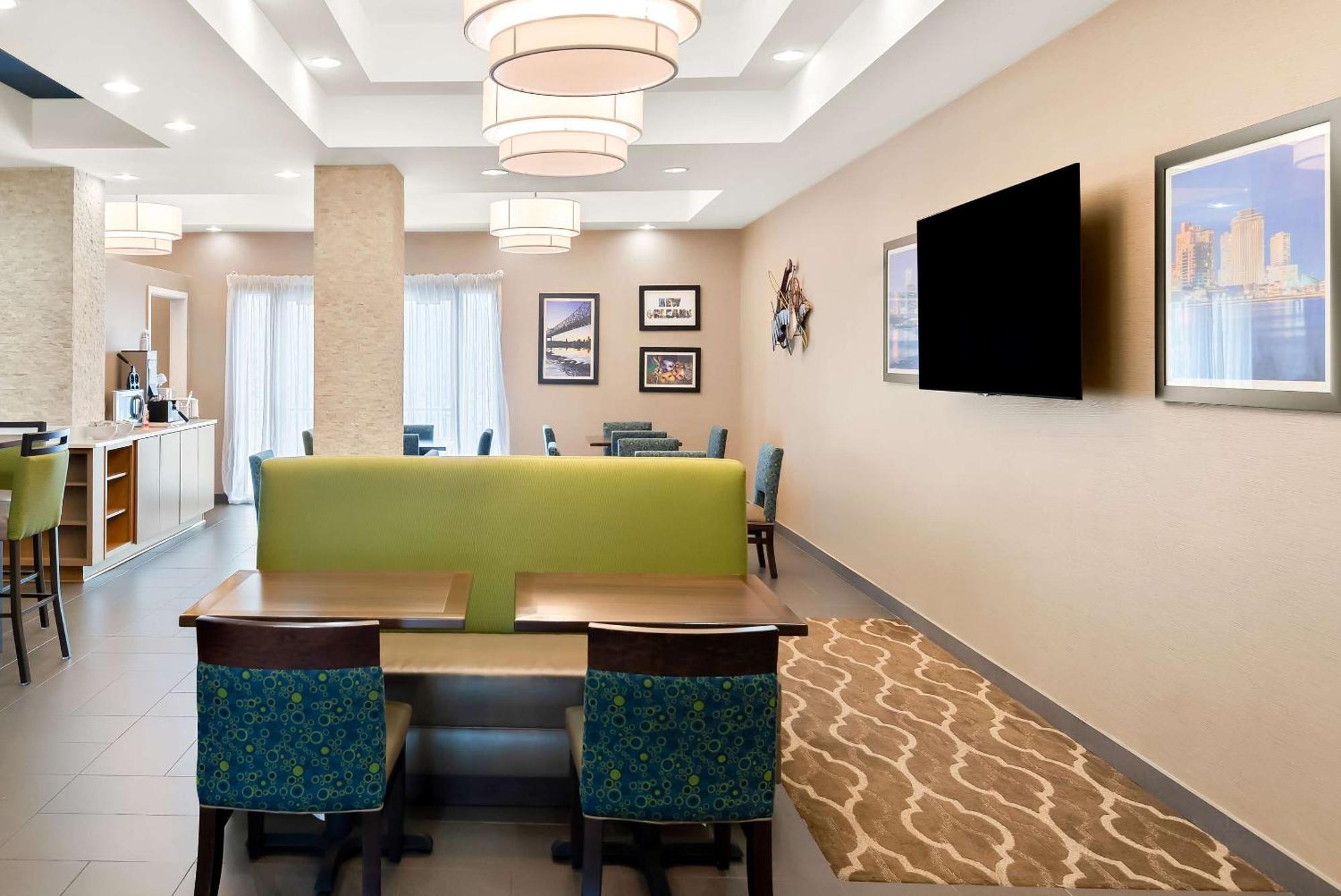 Comfort Suites New Orleans East Екстер'єр фото