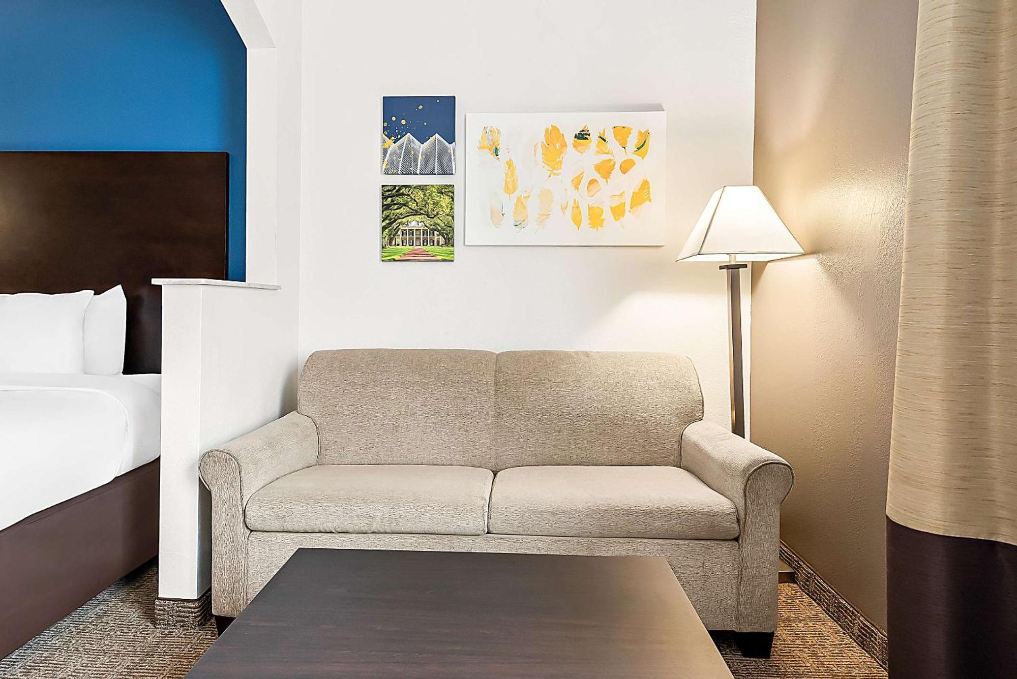 Comfort Suites New Orleans East Екстер'єр фото