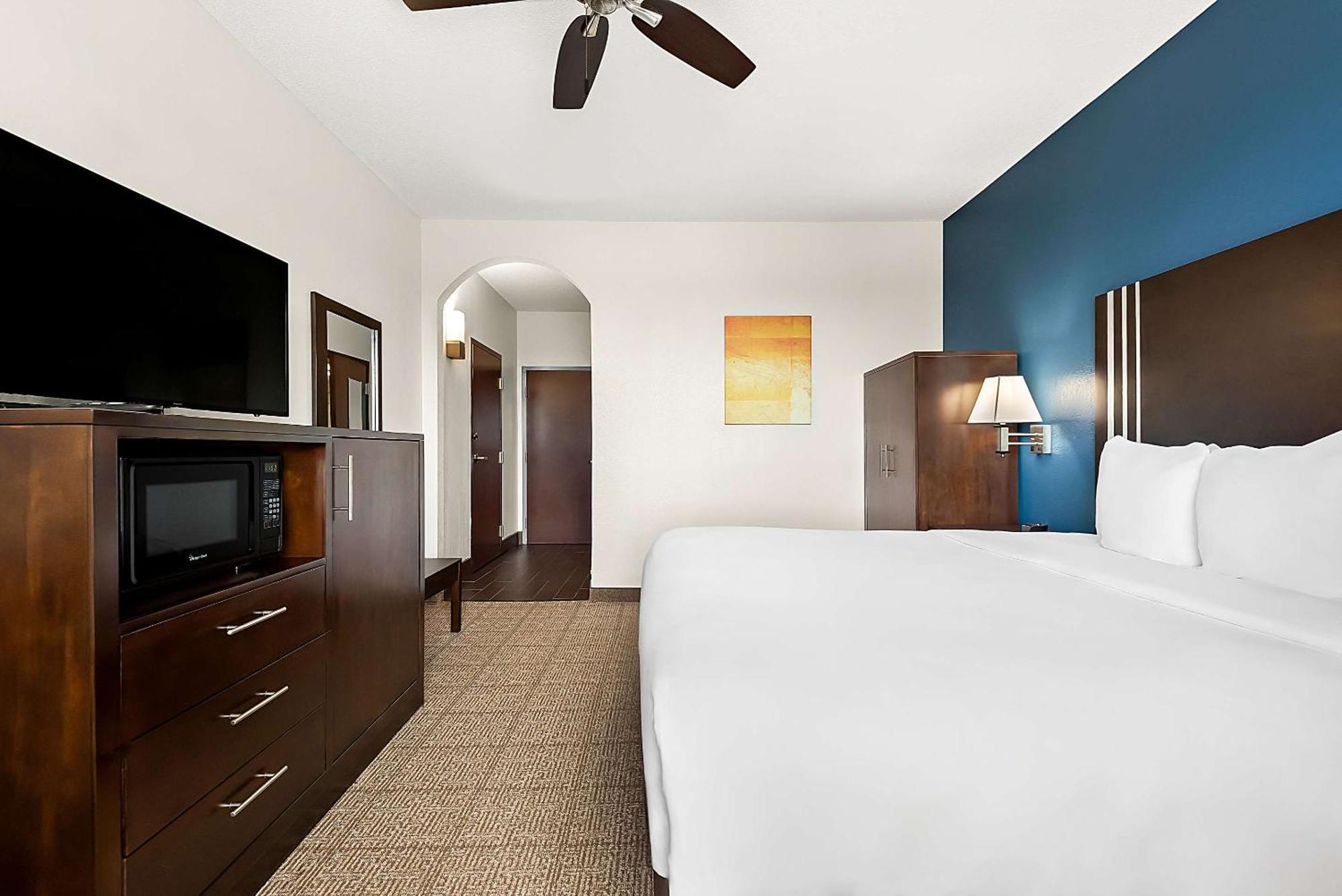 Comfort Suites New Orleans East Екстер'єр фото