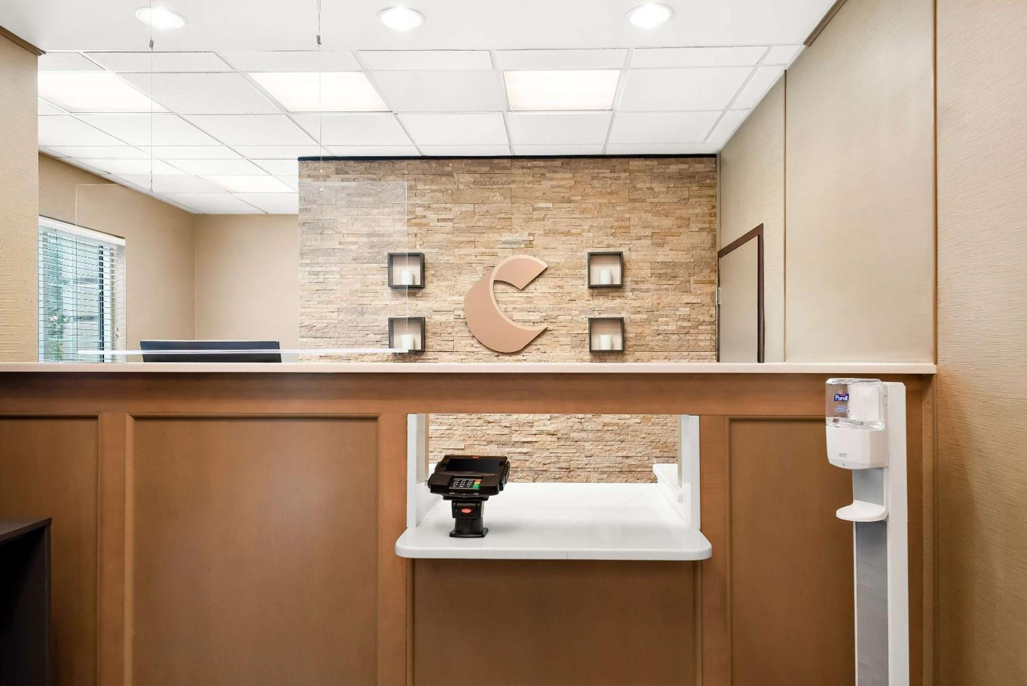 Comfort Suites New Orleans East Екстер'єр фото