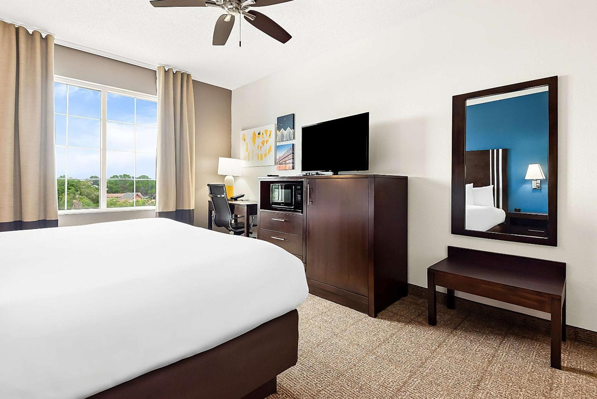Comfort Suites New Orleans East Екстер'єр фото
