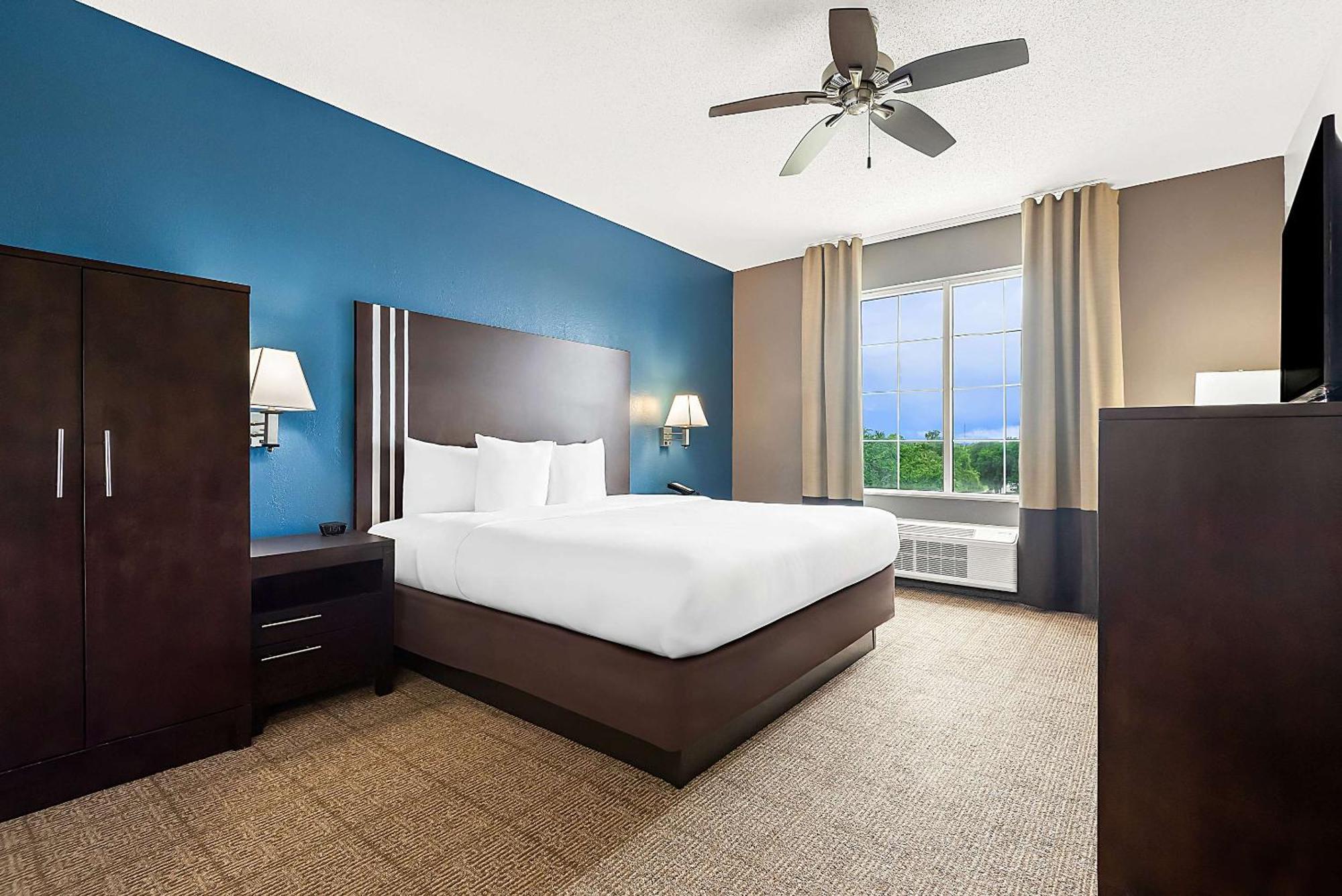 Comfort Suites New Orleans East Екстер'єр фото